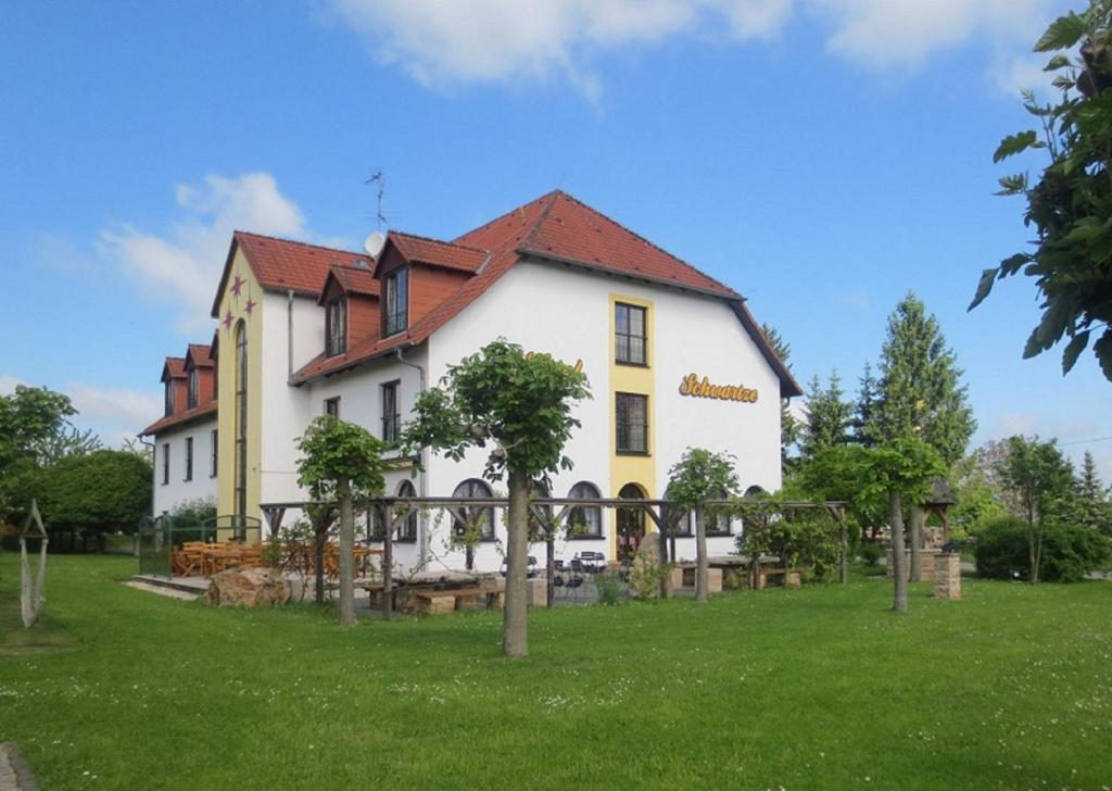 Hotel Schwartze 3*